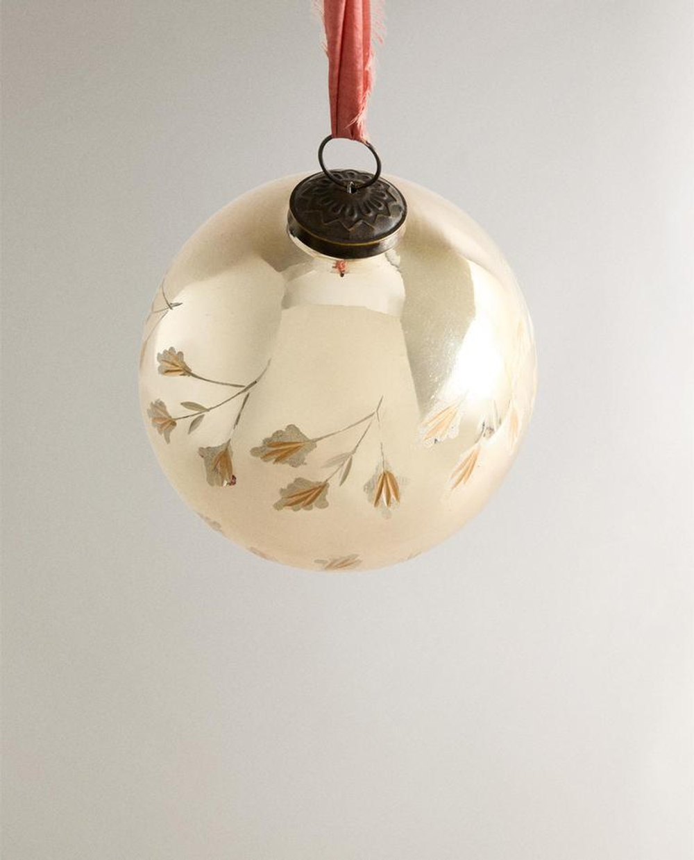 ZARA HOME УКРАШЕНИЯ ДЛЯ РОЖДЕСТВЕНСКОЙ ЁЛКИ В ФОРМЕ ШАРА С ЛИСТЬЯМИ, СЕРЕБРЯНЫЙ