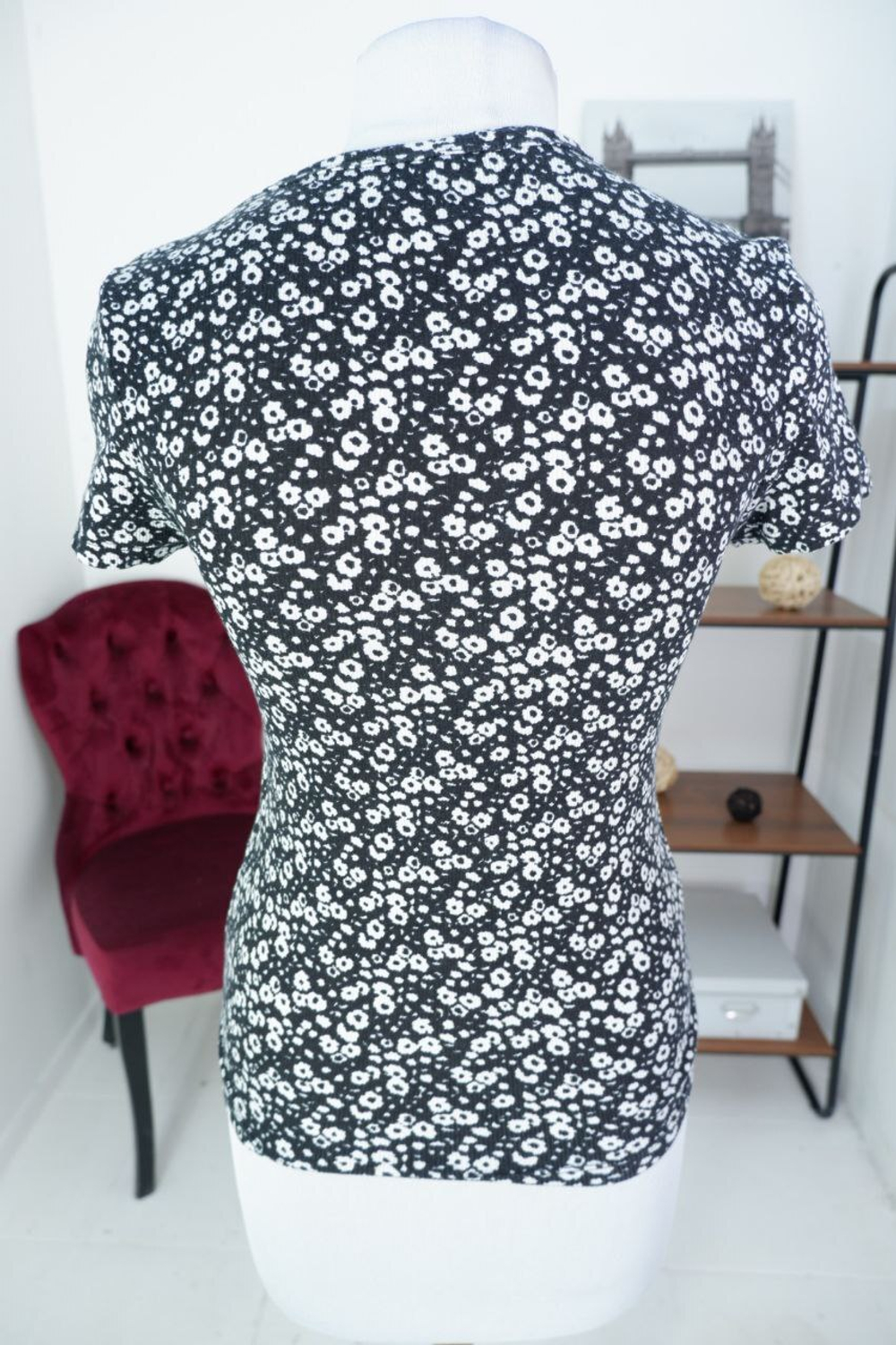 Футболка Gloria Jeans в мелкий цветочек 44- 46 размер