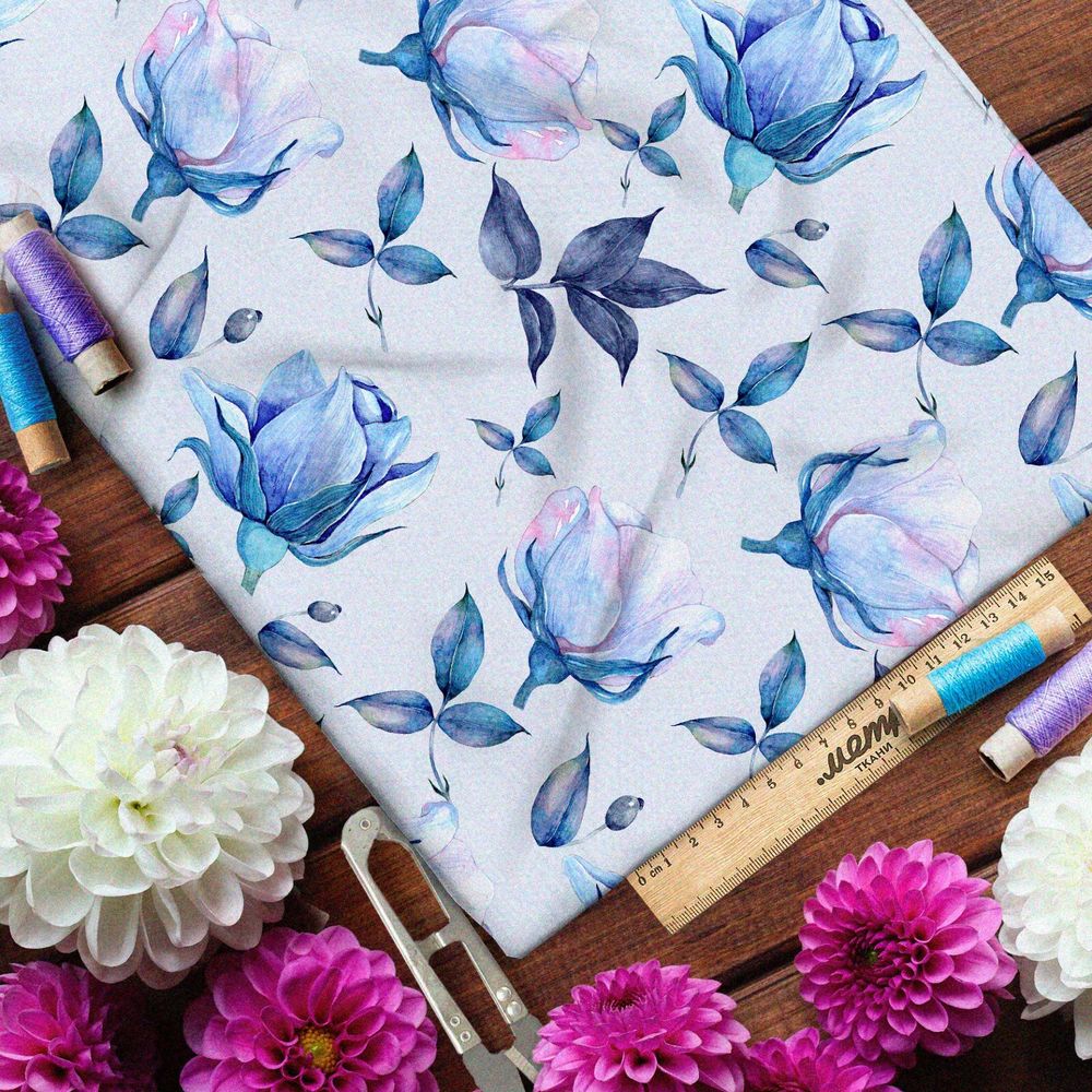 Ткань ниагара нежные голубые розы на сером фоне