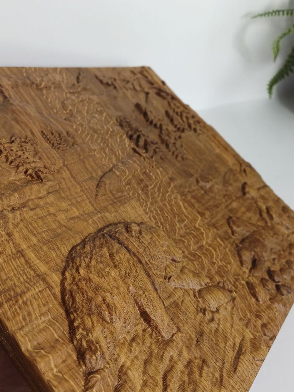 Картина- Панно Медведица резная из дуба 30*28 см