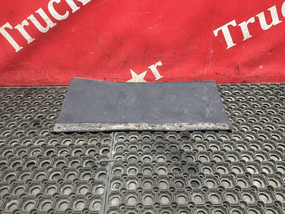 Брызговик крыла