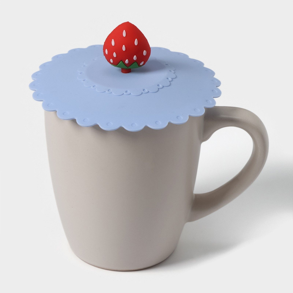 Крышка-непроливайка силиконовая Доляна «Клубничка», d=11 см, цвет голубой (Цвет: не задано)