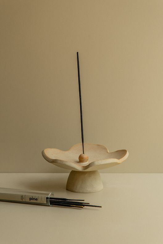 Подставка для благовоний на ножке / Wild Muse