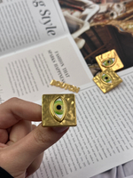 Пуговицы Скиап. золотистые квадратные с объемным желто-зеленым глазом