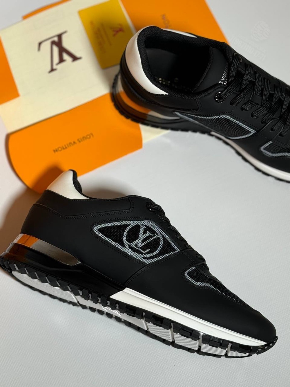 Кроссовки Louis Vuitton Run Away