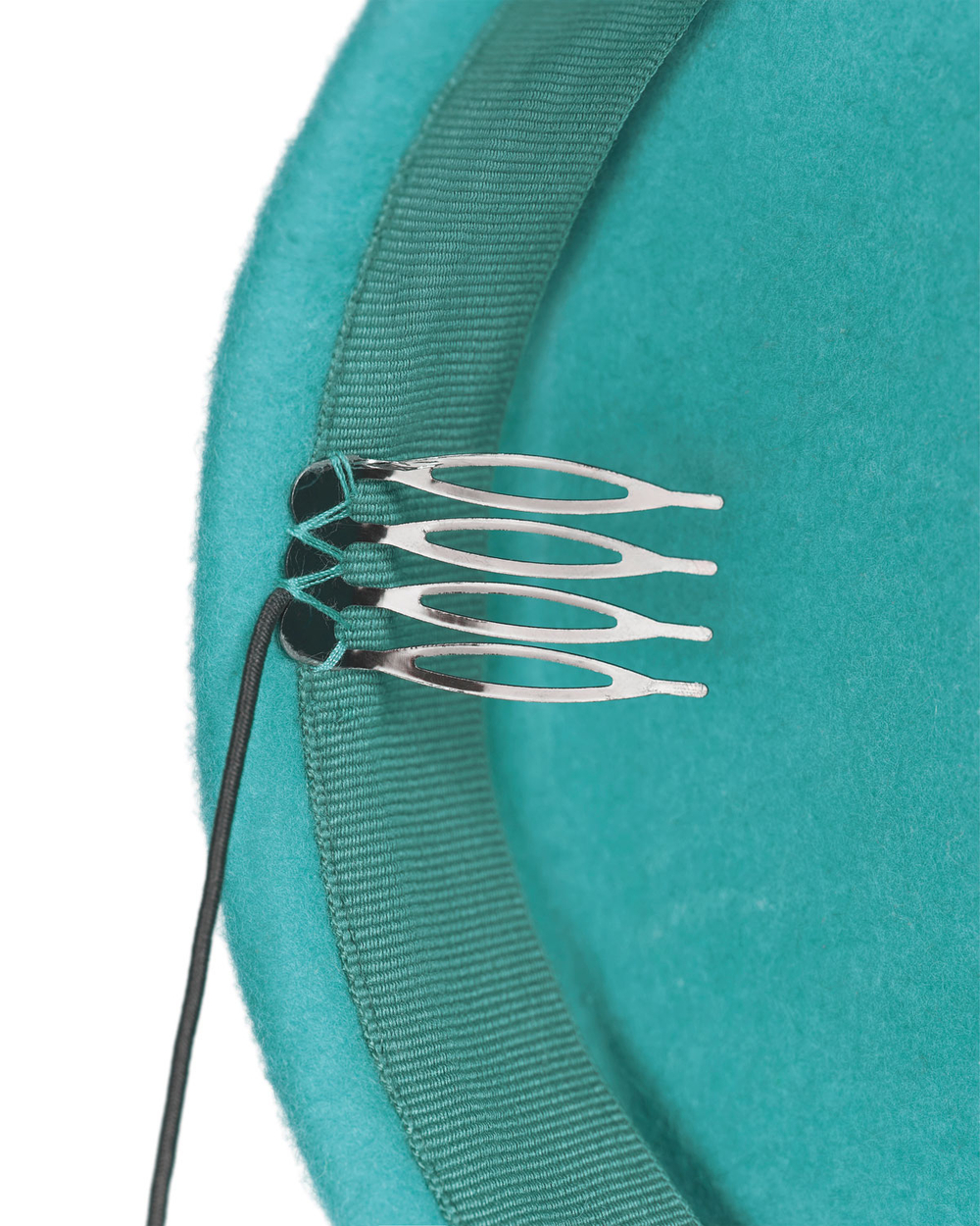 Берет с помпоном