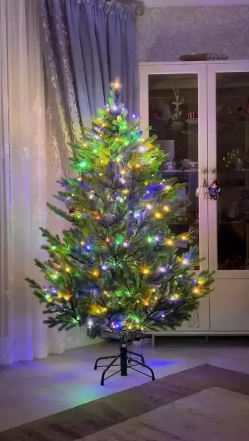 елка с встроенной гирляндой "Торжественная"