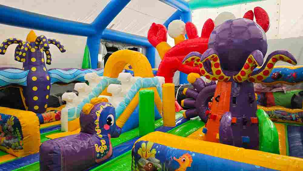 Коммерческий надувной батут «Мега риф», 14*7*8 м