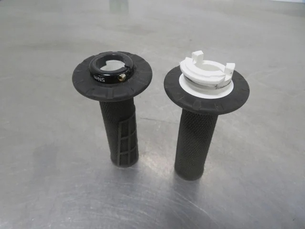 KTM Grip Set Грипсы открытый торец 690 SMC R 2026 (2014-2026 cmptbl)