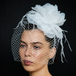 Вуаль классическая с шелковым цветком