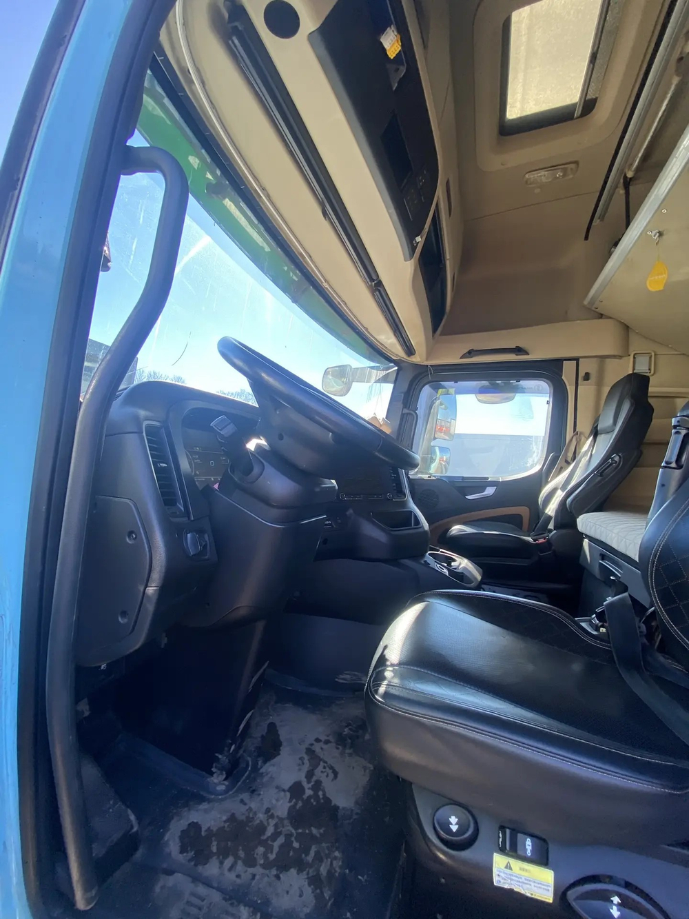 Shacman (Shaanxi) SX* 4x2 Седельный тягач SX4188YY381 (Дизельный, 12,5 л, 473 л.с., АТ)