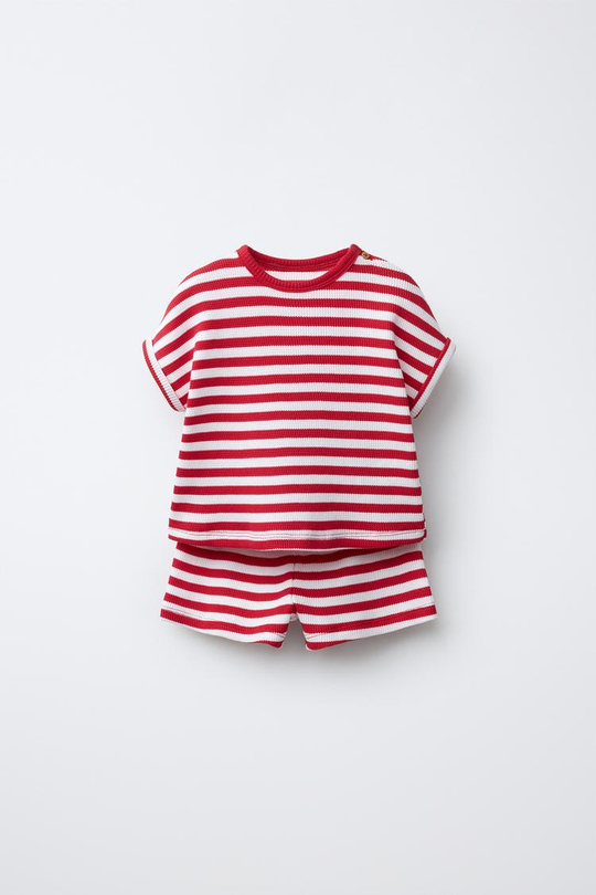 ZARA КОМПЛЕКТ ИЗ ФУТБОЛКИ И ШОРТОВ WAYAS WAFFLE, КРАСНЫЙ