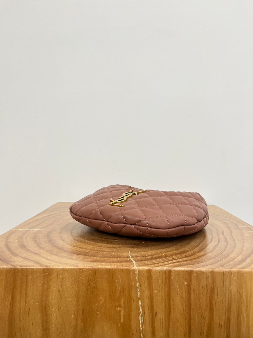 ICARINO В СТЕГАНОЙ НАППЕ