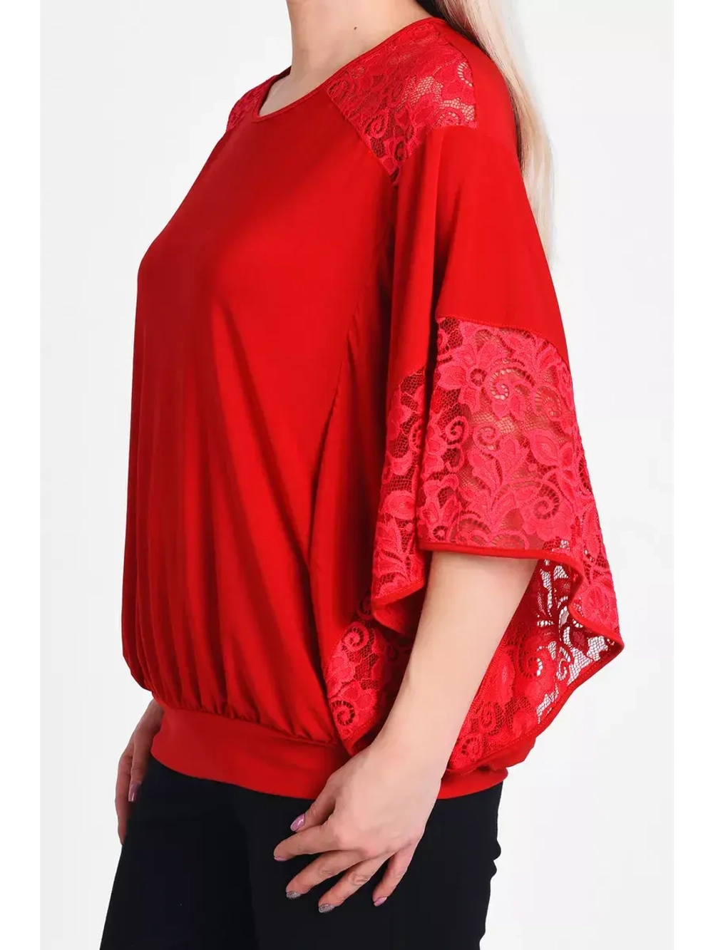 Блузка с кружевом