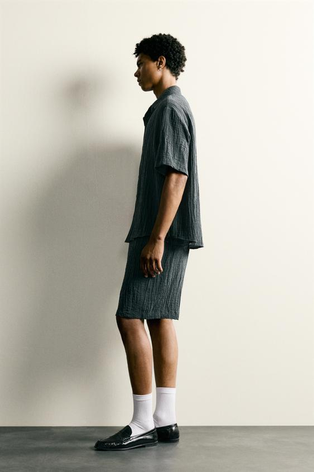 ZARA ШОРТЫ RELAXED FIT С РЕЛЬЕФНОЙ ФАКТУРОЙ, СИНИЙ