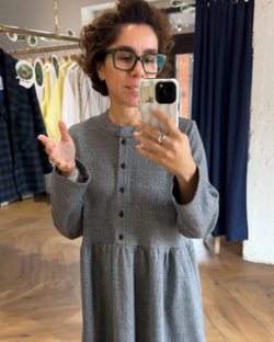 Платье оверсайз из смесовой ткани в елочку