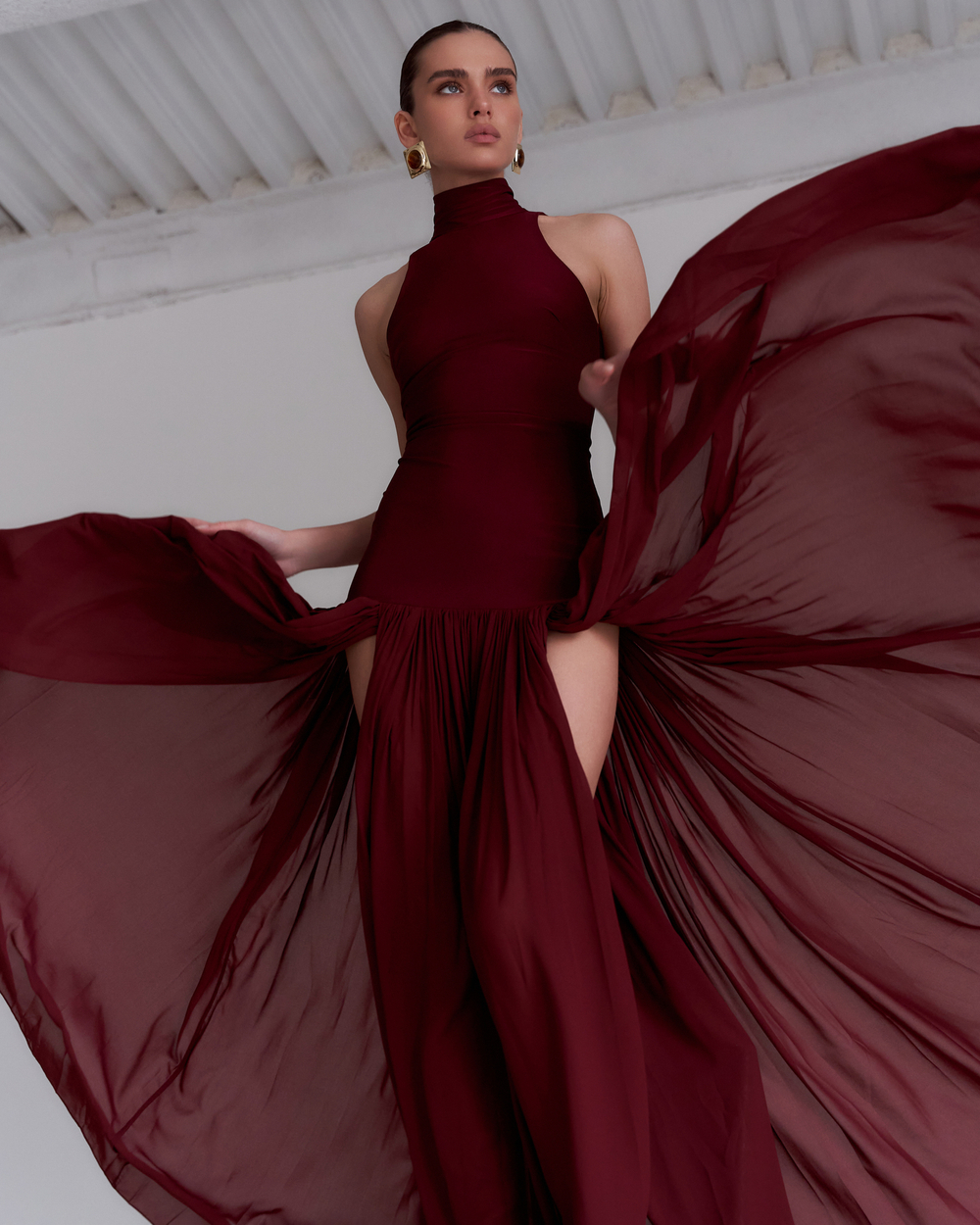 Платье с горлом, бордовое