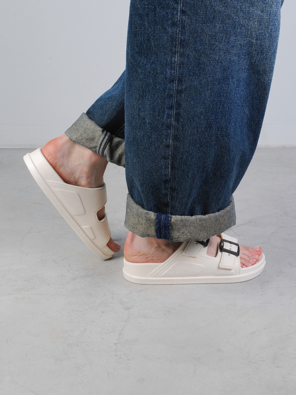 Сабо женские белые