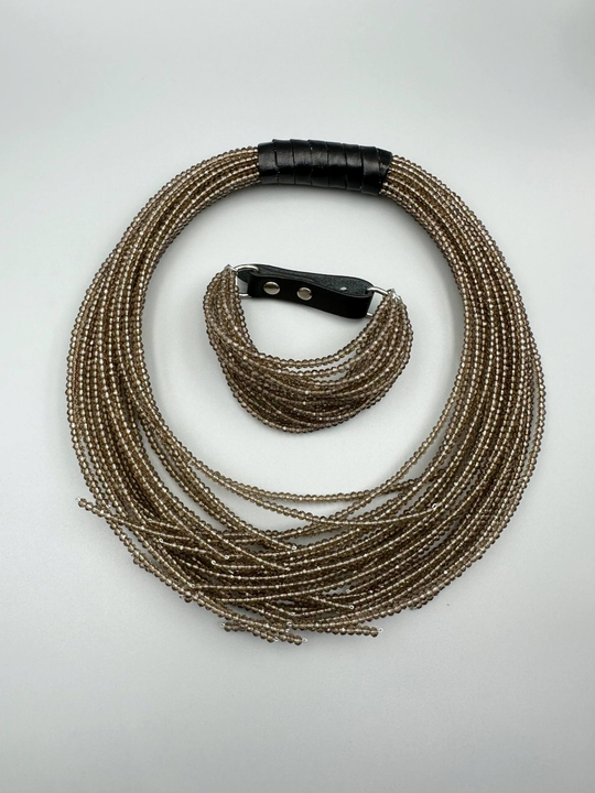 Колье "лапы", венецианское стекло бисерной огранки, цвет раухтопаз