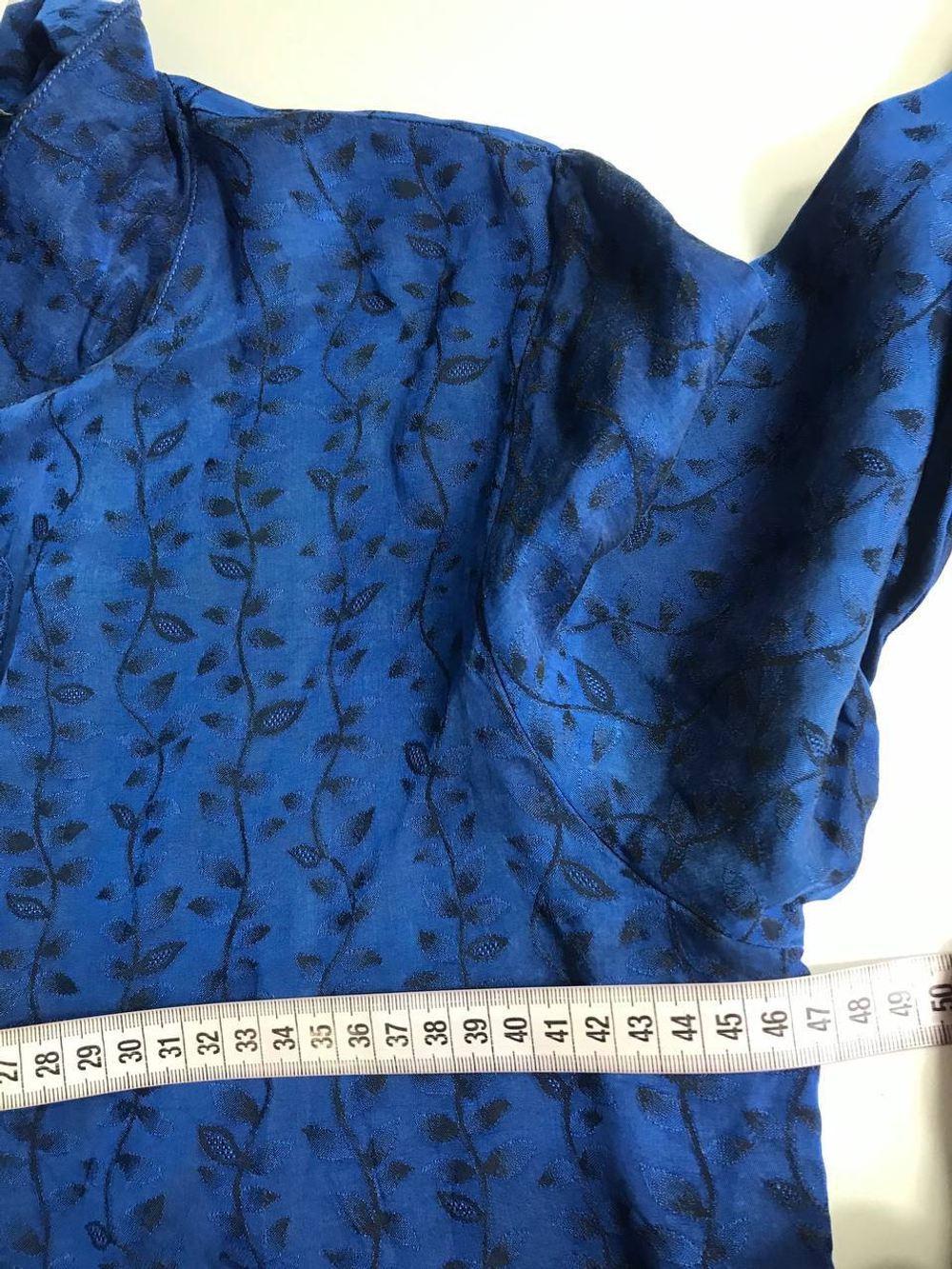 Блузка красивого оттенка и нежным принтом, маркировка 38, визуально на 44 размер