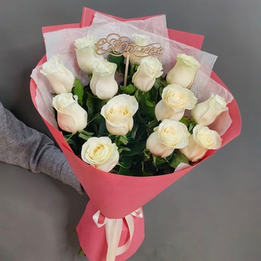 Букет из 13 белых роз сорта "Мондиаль" (Эквадор 60 см)