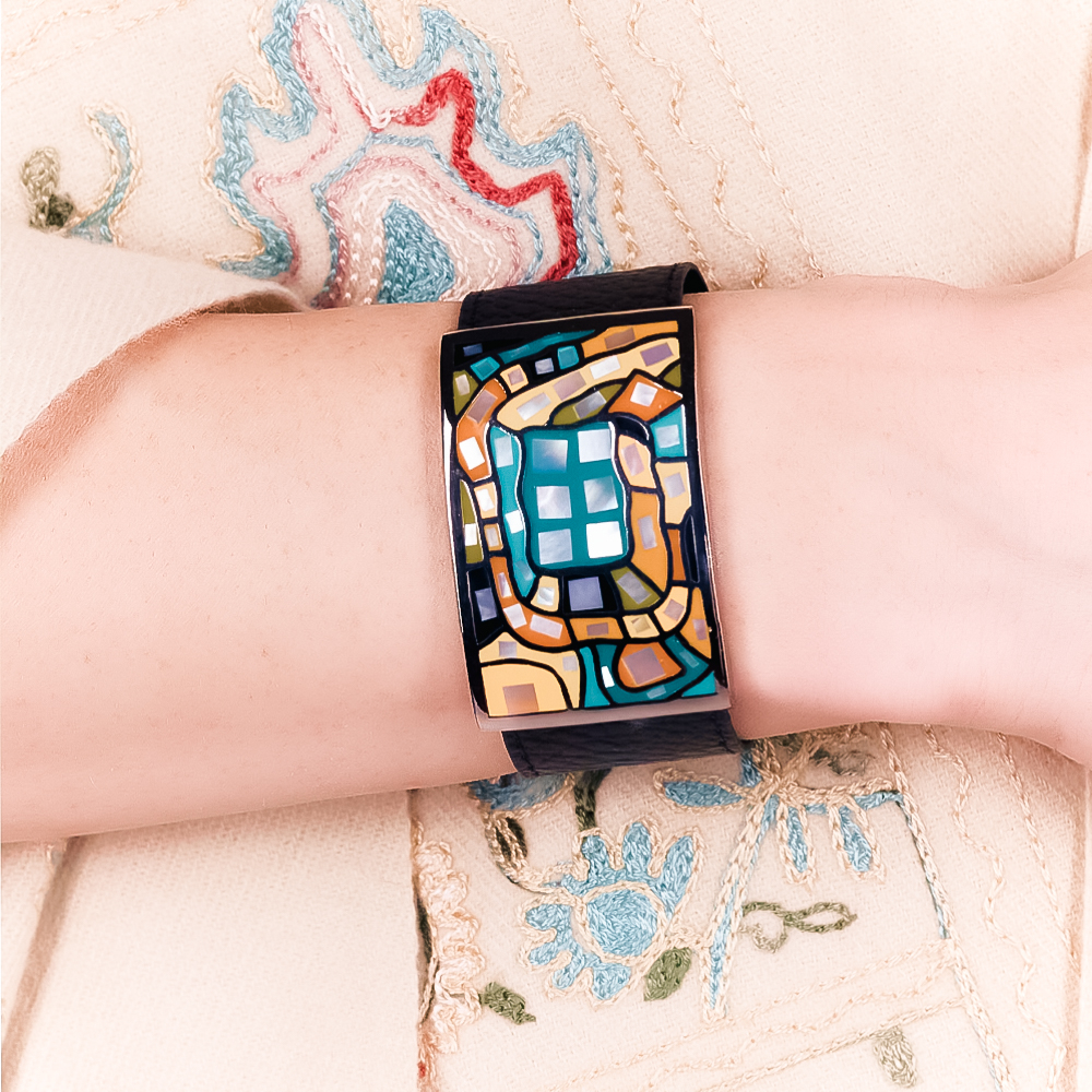 Браслет Fiore Luna на черном кожаном ремешке CB00100-2