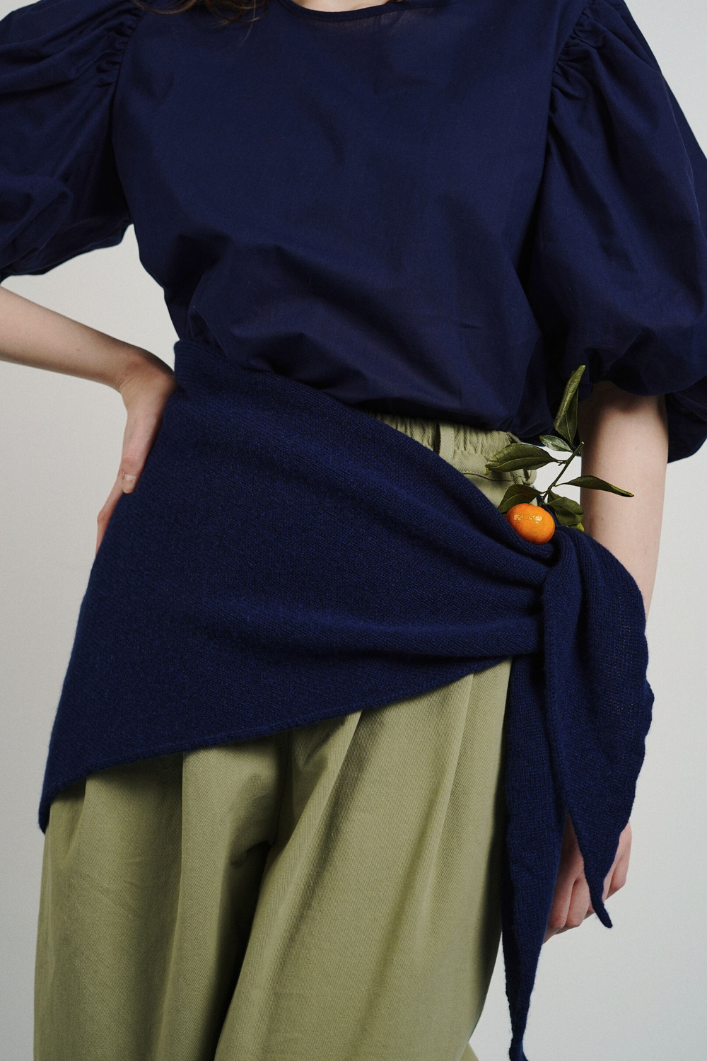 Косынка из кашемира с мериносом синего цвета