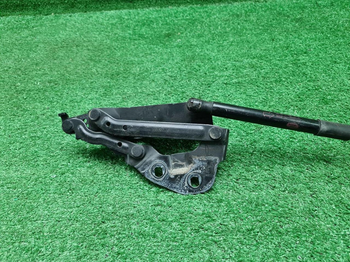 Петля капота левая LR Discovery Sport (2019-н.в.)