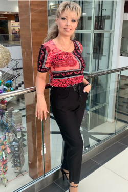 Черные брюки-штанишки на резинке со стразами