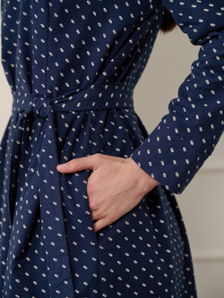 Платье с кружевным воротником