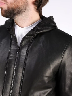 Кожаная куртка демисезонная с капюшоном