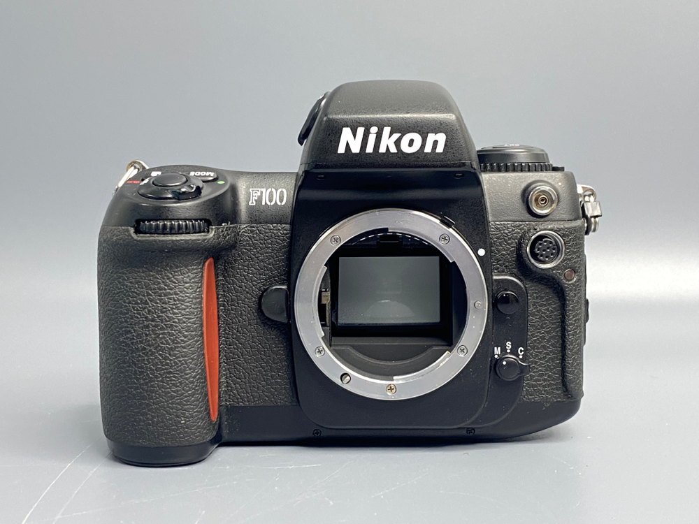 Nikon F100