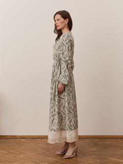 Платье с кружевной оборкой