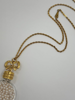 Кулон в виде флакона с «жемчугом»