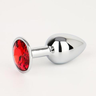 Серебристая анальная втулочка с красным кристаллом - 7 см. (Цвет: серебристый)