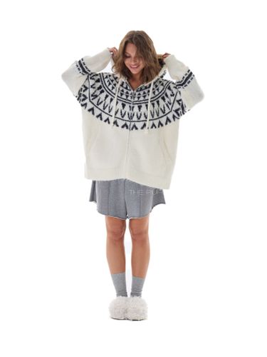 Молочный свитер на молнии с капюшоном