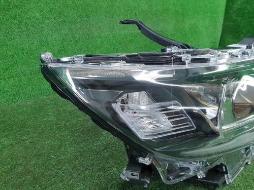 Фара правая Toyota Land Cruiser Prado 150 (2017-н.в.) LED