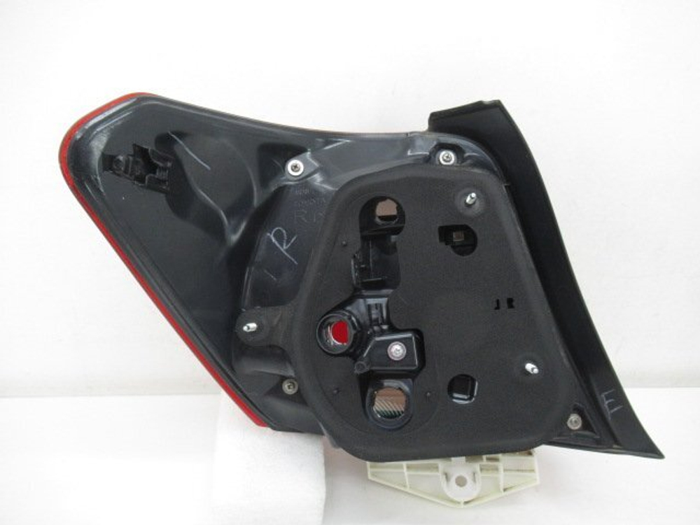 стоп правый Toyota Corolla Axio NZE161 165 12-598