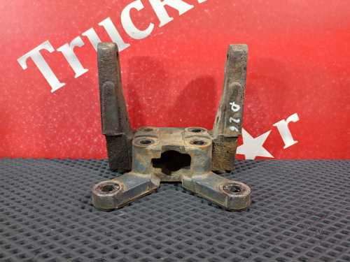 Кронштейн переднего бампера