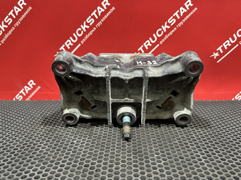 Подушка двигателя задняя