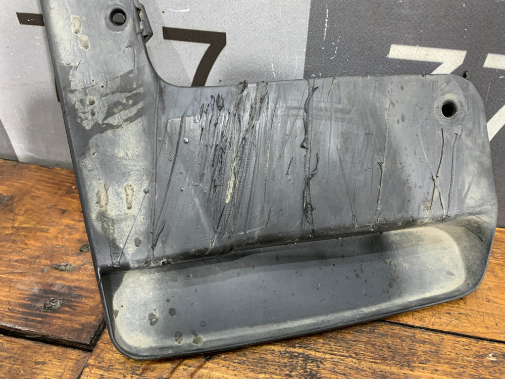 Брызговик передний правый Lexus UX 18-нв Б/У Оригинал PK38976K00F1