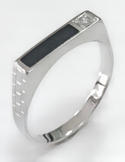 Ювелирное кольцо из серебра с ониксом