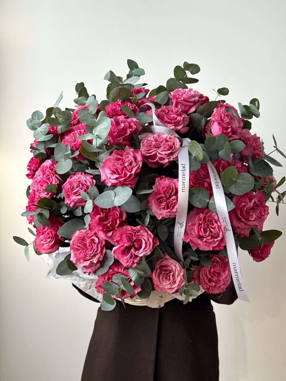 предзаказ - цветочная корзина из роз Кантри и эвкалипта размер XL