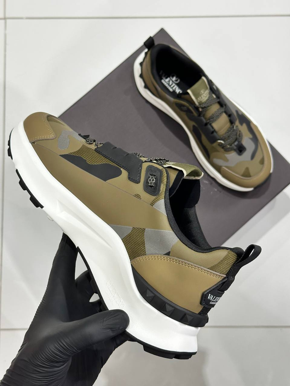 Кроссовки Valentino