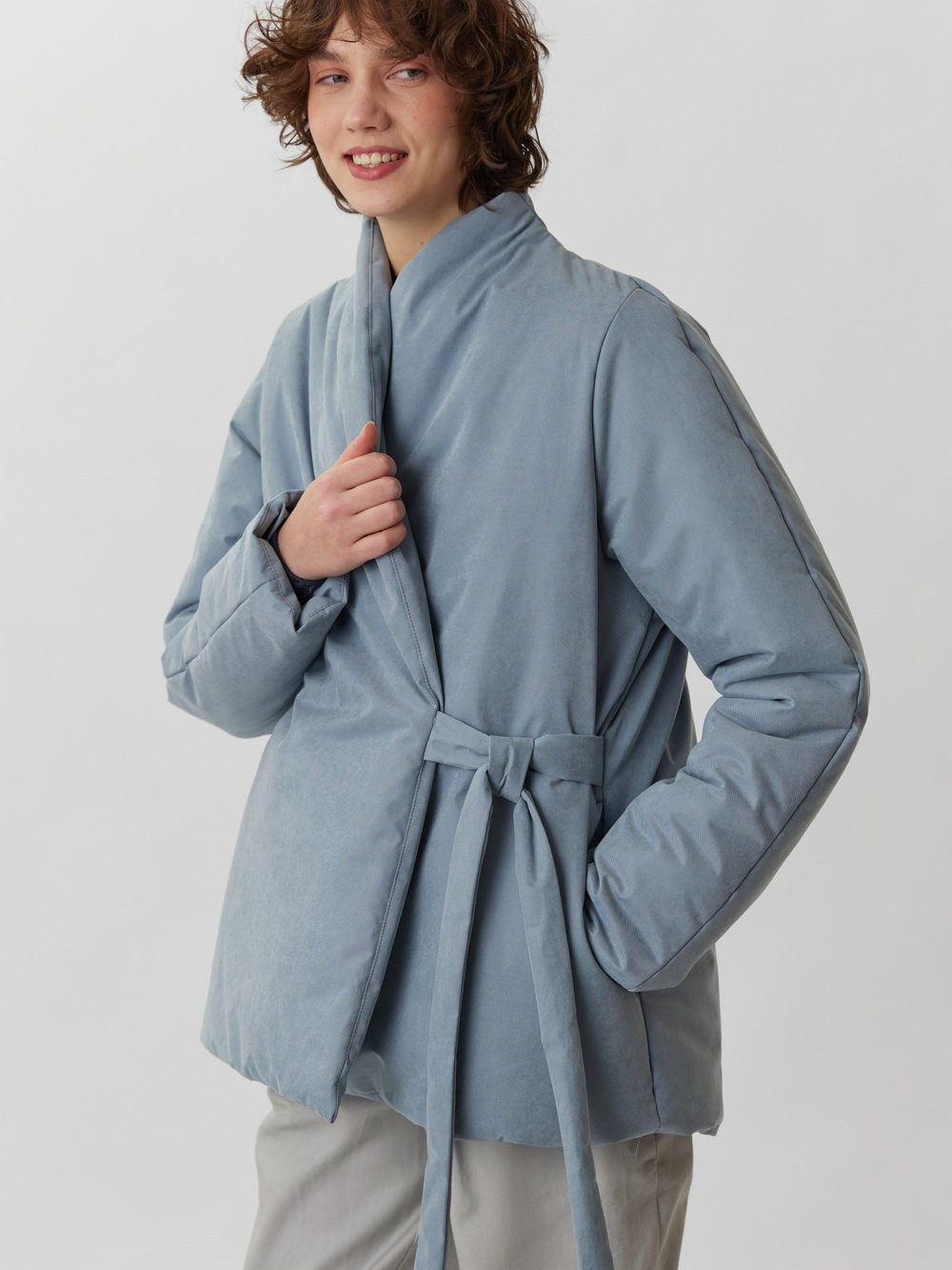 Зимняя куртка на запах из синей бархатистой мембраны