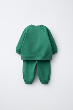 ZARA КОМПЛЕКТ ИЗ ТОЛСТОВКИ И БАЗОВЫХ БРЮК-ДЖОГГЕРОВ, ЗЕЛЕНЫЙ