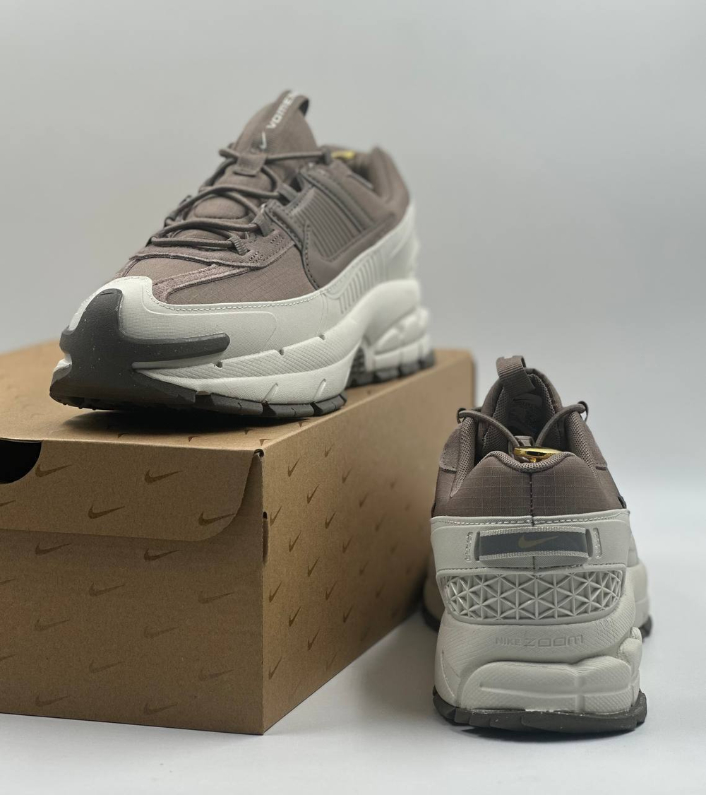 Nike Vomero 5 Roam