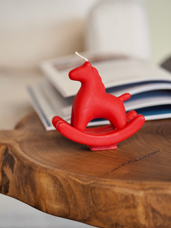 Свеча «Лошадка-качалка» красная