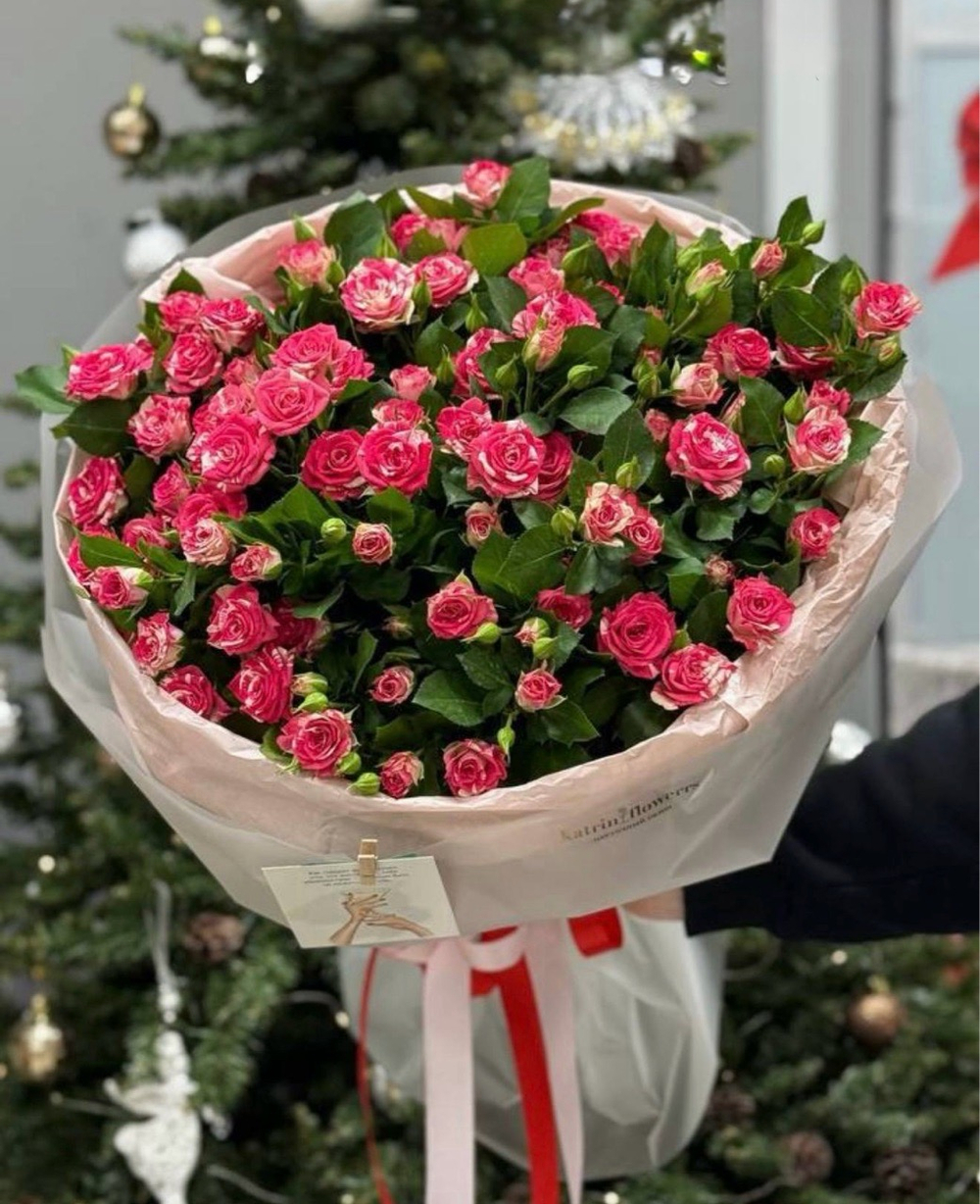 Большой букет из 11 кустовых роз