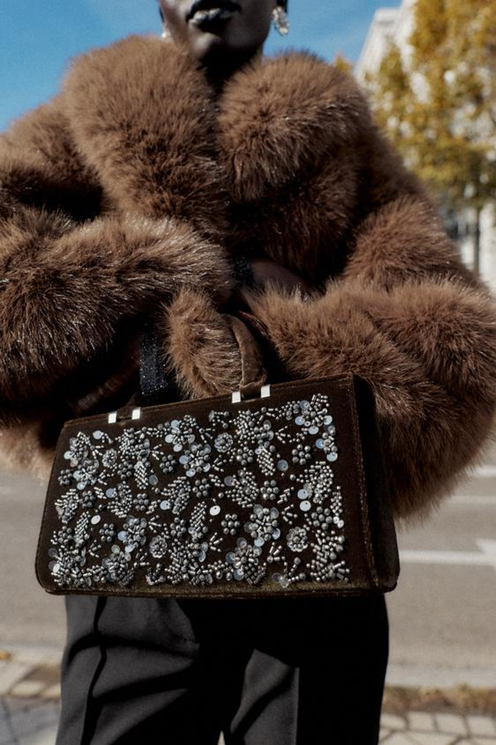 ZARA ГОРОДСКАЯ СУМКА С БУСИНАМИ, КОРИЧНЕВЫЙ